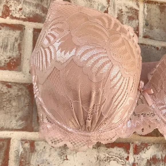 Blush Lace Lightly Padded Underwire Bra - Picture 2 of 8